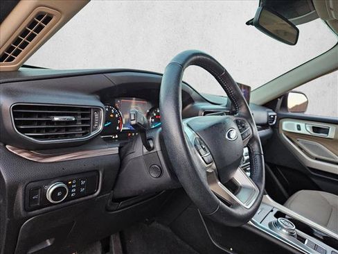 Certified 2022 Ford Explorer Limited w/ Limited Technology Package image 9