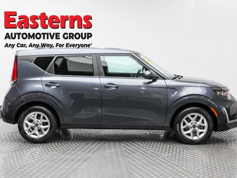 Used 2023 Kia Soul LX w/ LX Technology Package image 4