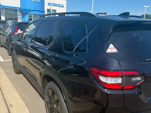Certified 2026 Honda Pilot Black Edition image 8