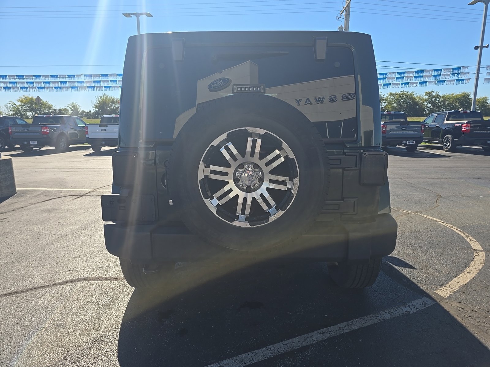 Used 2011 Jeep Wrangler Unlimited Sahara AWD/4WD image 5