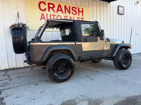 Used 2005 Jeep Wrangler Unlimited AWD/4WD image 3