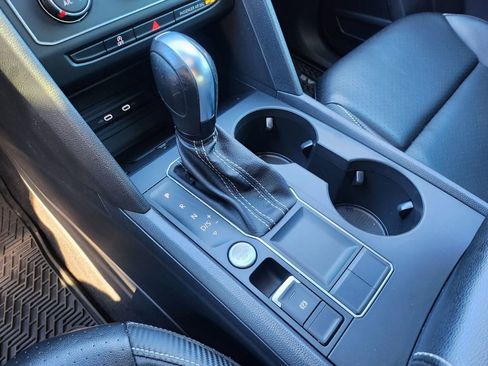 Used 2022 Volkswagen Atlas Cross Sport SE image 25