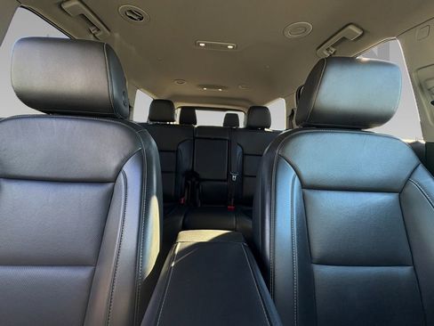 Used 2023 GMC Acadia SLT image 2