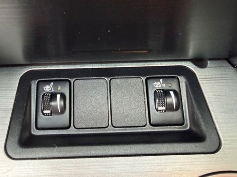 Used 2013 Toyota Camry SE w/ Leather Pkg FWD image 39