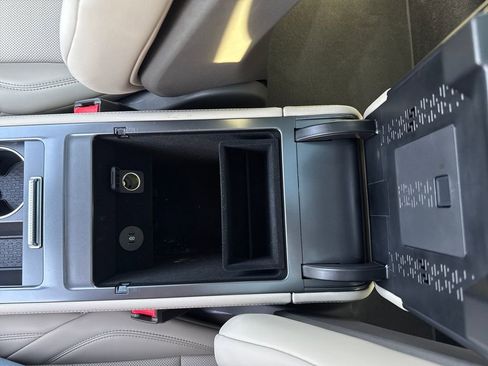 Used 2025 Lincoln Nautilus Premier w/ Equipment Group 102A image 26