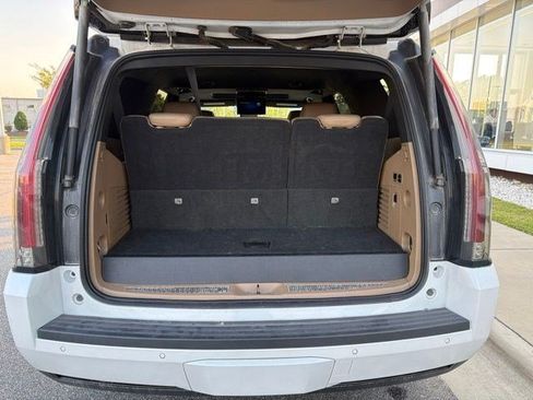 Used 2020 Cadillac Escalade Platinum AWD/4WD image 24