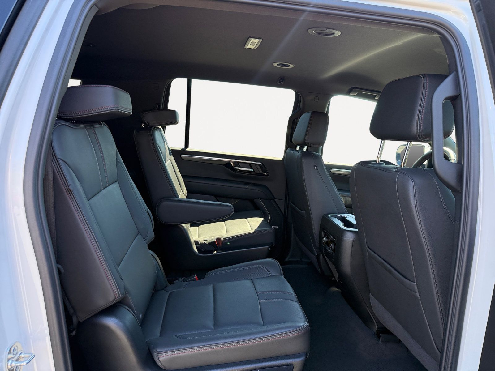 Used 2025 Chevrolet Suburban RST w/ Comfort Package AWD/4WD image 18