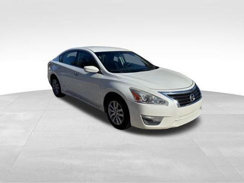 Used 2014 Nissan Altima 2.5 S image 2