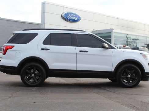 Used 2019 Ford Explorer 4WD w/ Class III Trailer Tow Package image 8