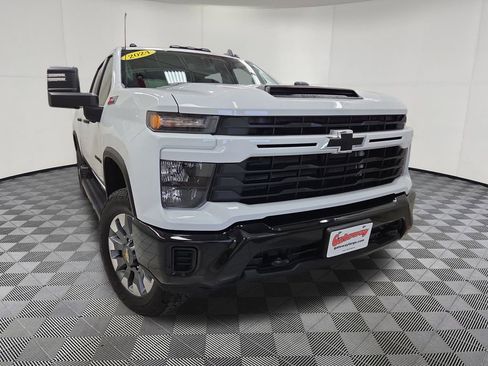 Used 2024 Chevrolet Silverado 2500 Custom w/ Custom Value Package AWD/4WD image 2