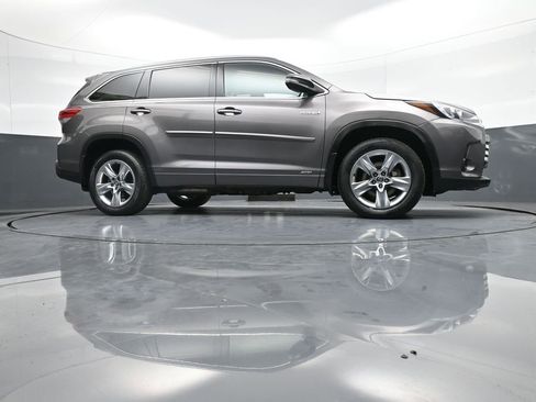 Used 2018 Toyota Highlander Limited w/ Protection Package #3 image 31