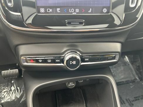 Certified 2025 Volvo XC40 B5 Plus AWD/4WD image 26