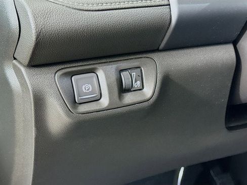 Used 2023 GMC Acadia SLE w/ Driver Convenience Package image 13