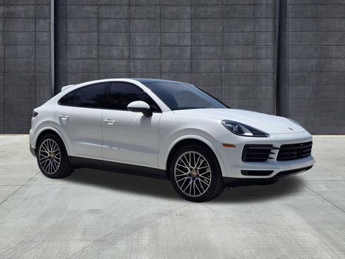 Certified 2023 Porsche Cayenne Coupe AWD/4WD image 3
