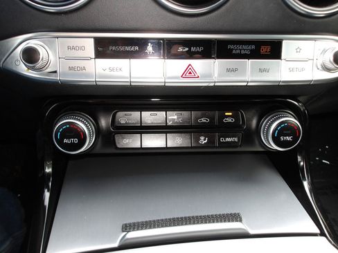 Used 2018 Kia Stinger GT2 RWD image 22