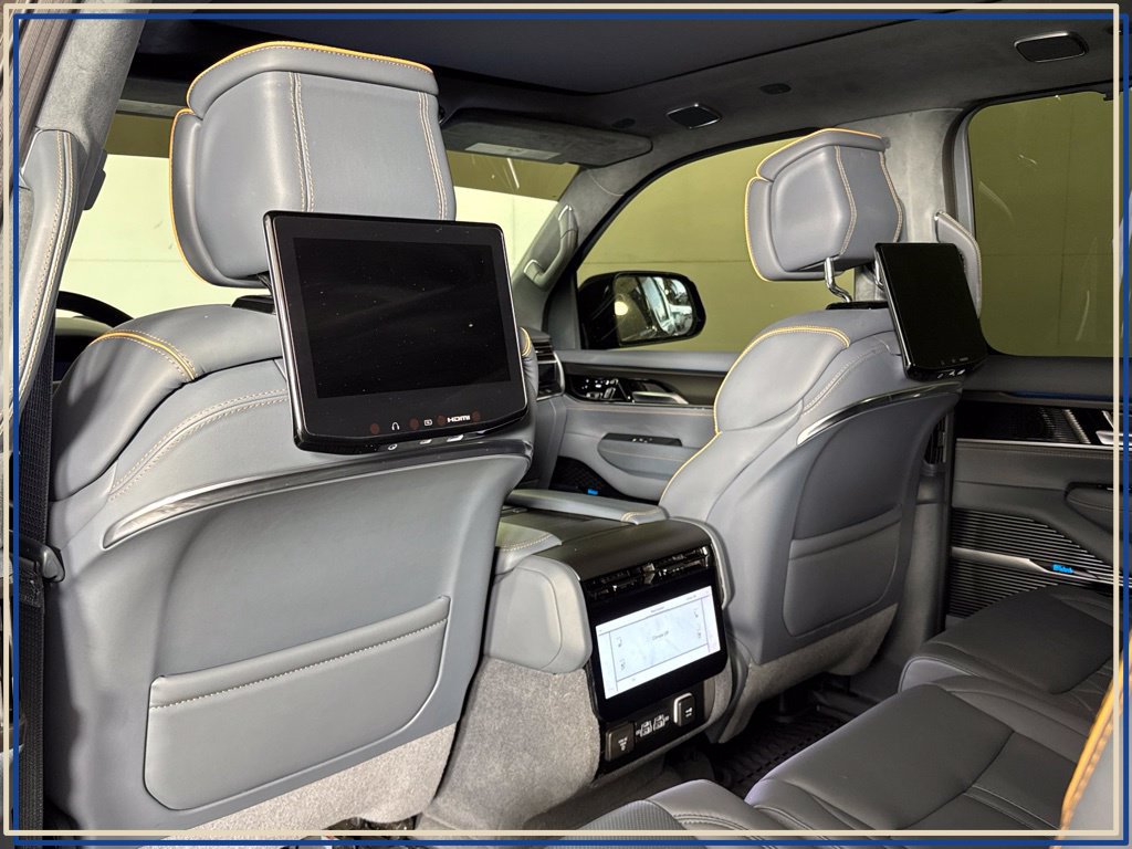 Used 2024 Jeep Grand Wagoneer Series III w/ Rear Seat Video Group 1 AWD/4WD image 31