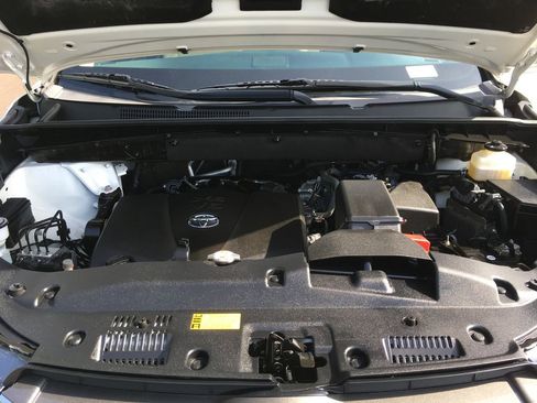 Used 2019 Toyota Highlander Limited AWD/4WD image 12