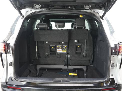 Used 2025 Toyota Sienna XSE AWD/4WD image 17
