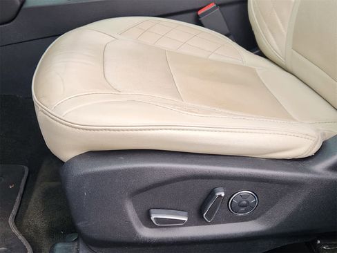 Used 2017 Ford Explorer Platinum image 23