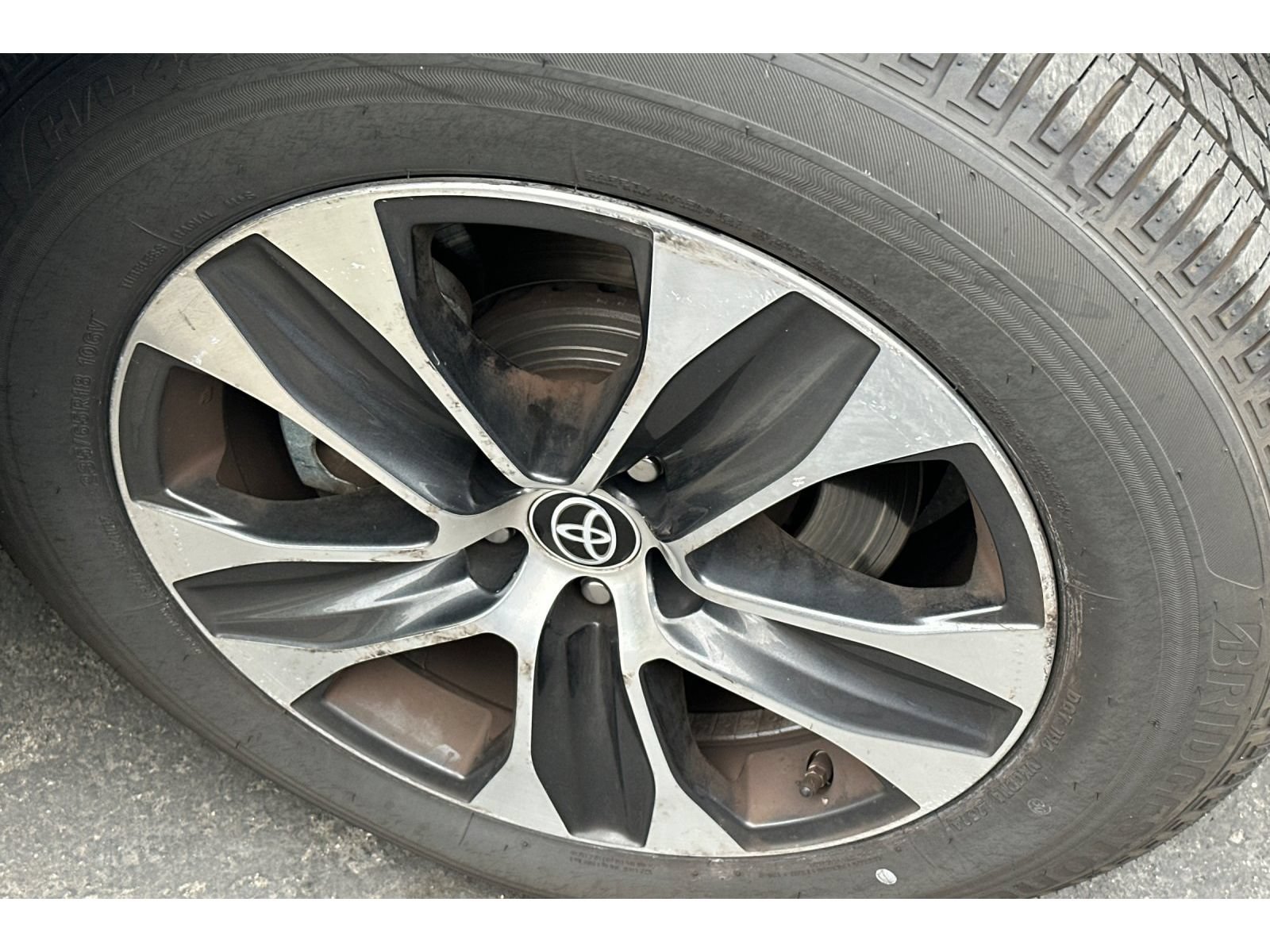Certified 2023 Toyota Highlander XLE AWD/4WD image 4