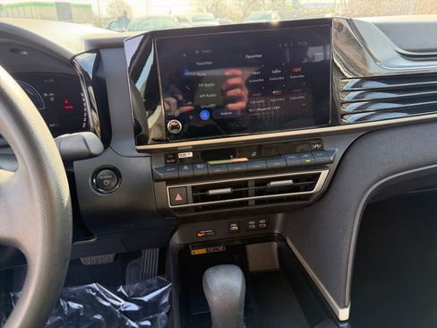 Used 2025 Toyota Camry LE image 21