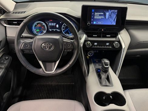 Used 2023 Toyota Venza LE image 26