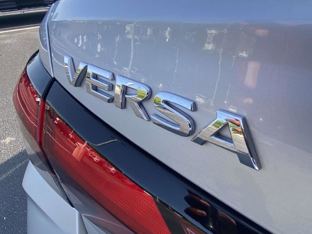 Used 2025 Nissan Versa SV FWD image 9