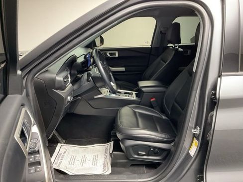 Used 2022 Ford Explorer XLT w/ Equipment Group 202A image 12