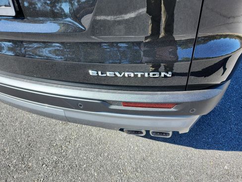 Used 2026 GMC Acadia Elevation w/ Elevation Premium Package FWD image 4