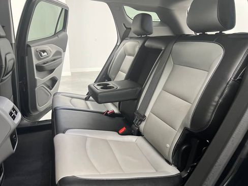 Used 2024 GMC Terrain SLT image 14