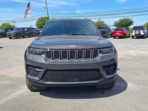 Used 2025 Jeep Grand Cherokee Laredo X AWD/4WD image 5