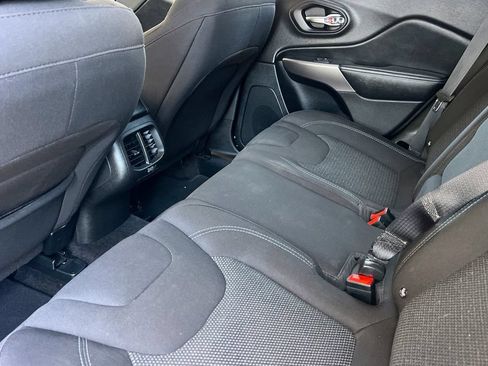 Used 2019 Jeep Cherokee Latitude w/ Popular Appearance Group FWD image 14