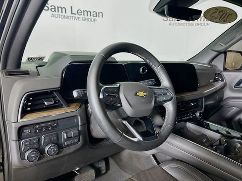 Used 2025 Chevrolet Tahoe High Country AWD/4WD image 11