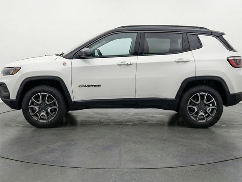 Used 2025 Jeep Compass Trailhawk AWD/4WD image 5