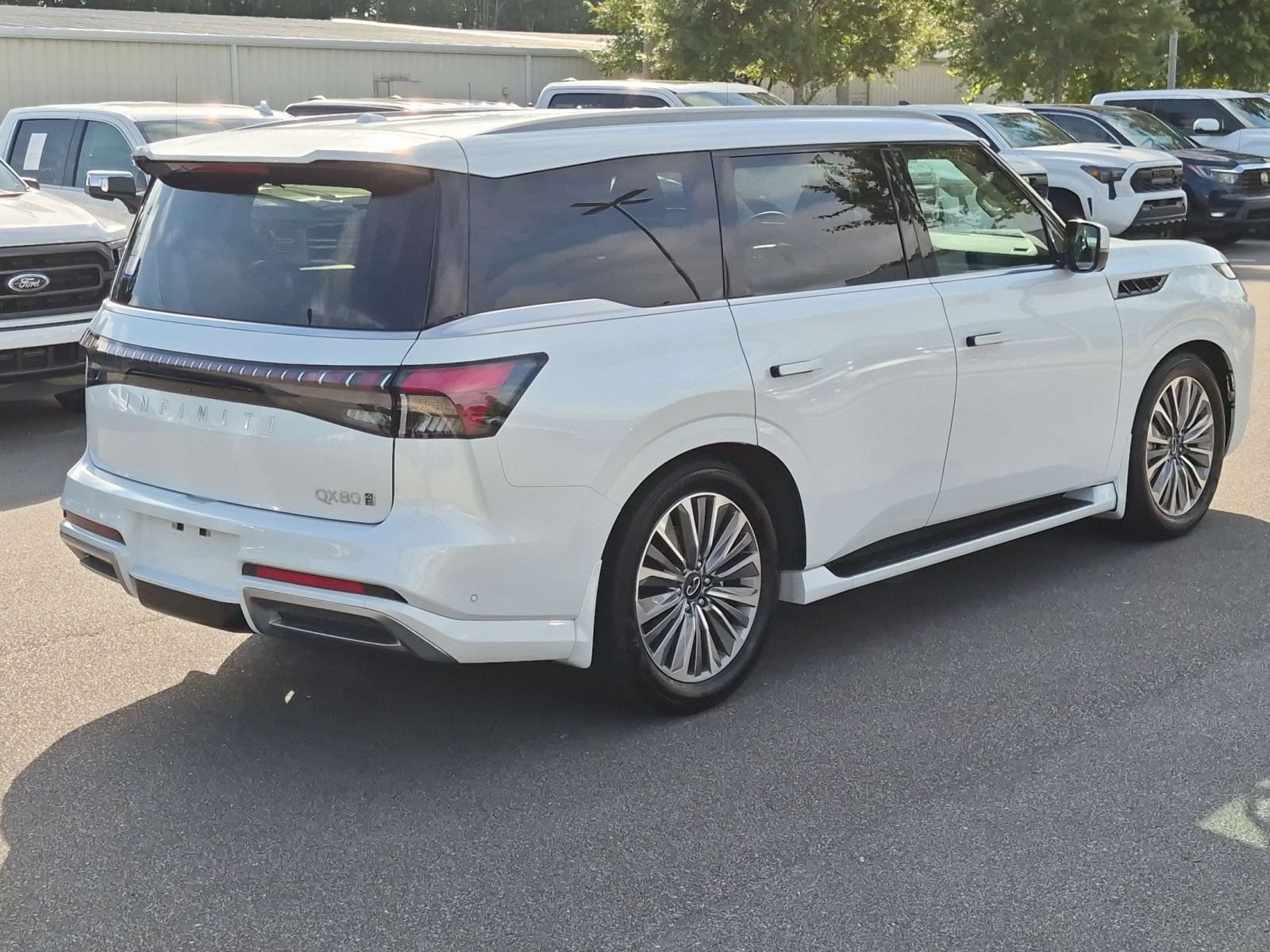 Used 2026 INFINITI QX80 Luxe w/ Cargo Package AWD/4WD image 3