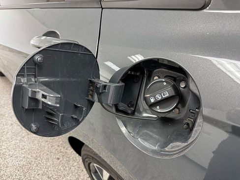 Used 2025 Hyundai Elantra Sport FWD image 28