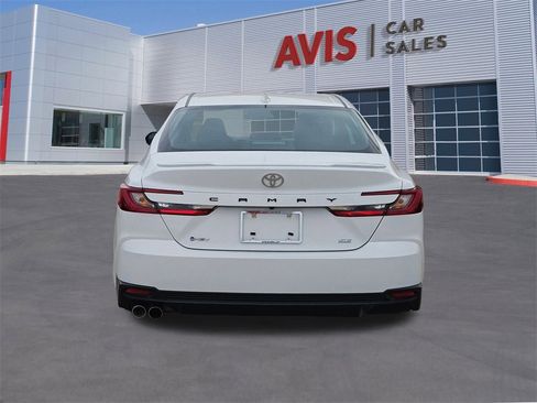 Used 2025 Toyota Camry SE image 5