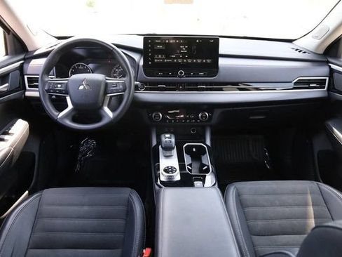 Used 2025 Mitsubishi Outlander SE AWD/4WD image 24