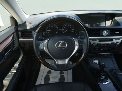 Used 2014 Lexus ES 350 w/ Luxury Package FWD image 22