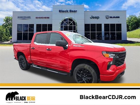 Used 2025 Chevrolet Silverado 1500 Custom image 1