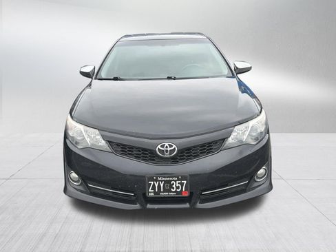 Used 2014 Toyota Camry SE FWD image 2