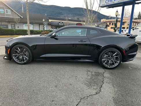Used 2021 Chevrolet Camaro ZL1 image 9