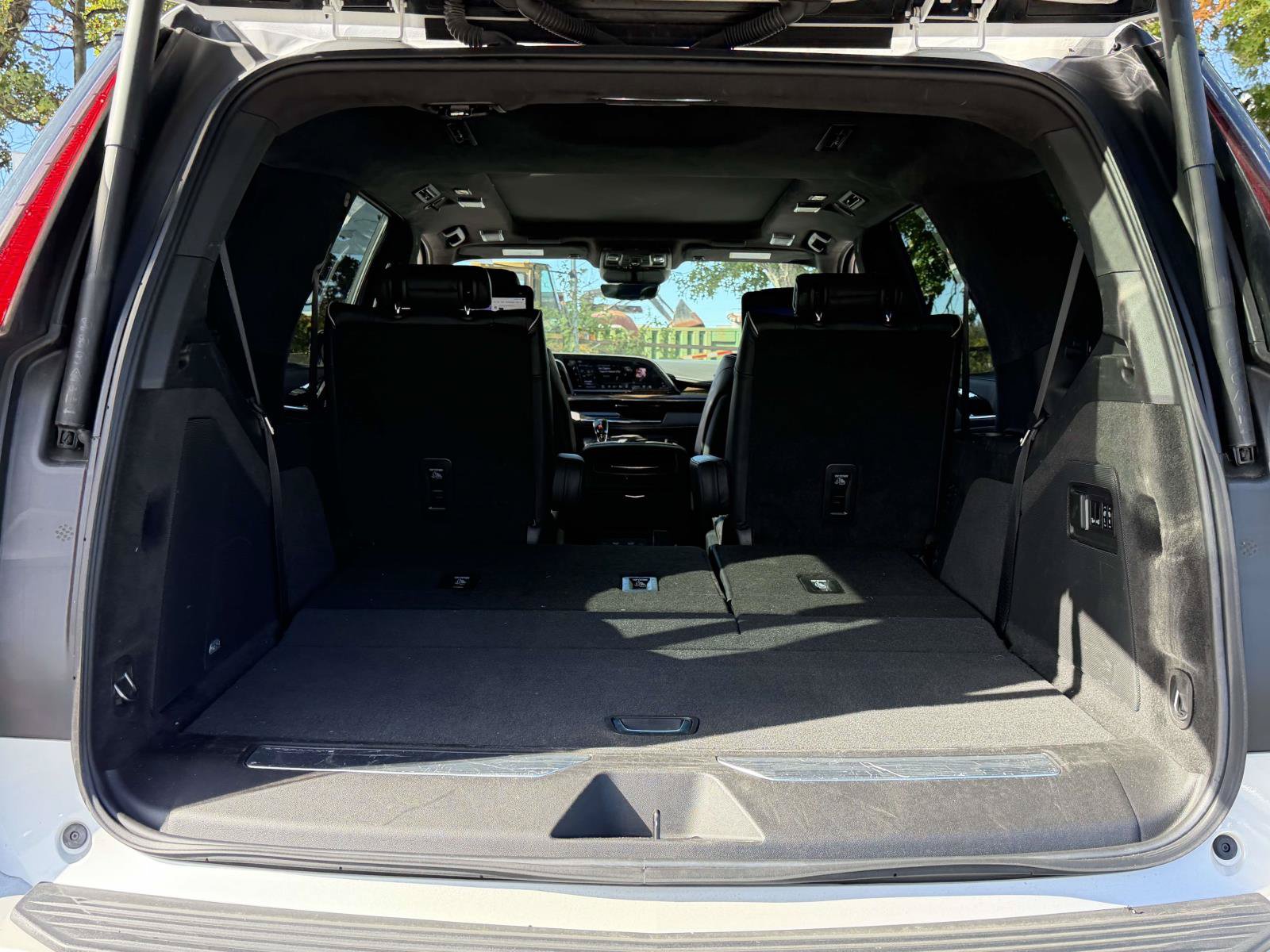 Used 2023 Cadillac Escalade Sport Platinum w/ LPO, ONYX Package AWD/4WD image 6