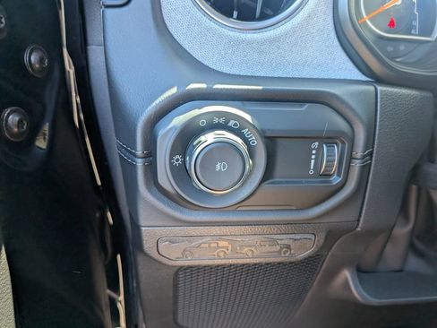 Used 2026 Jeep Wrangler Unlimited Sahara AWD/4WD image 31