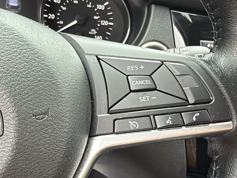 Used 2020 Nissan Rogue SV AWD/4WD image 11