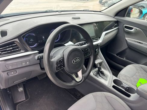 Used 2020 Kia Niro LX FWD image 10