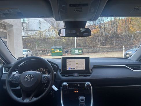 Used 2025 Toyota RAV4 LE image 32
