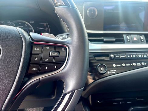 Used 2019 Lexus ES 350 w/ Luxury Package image 17