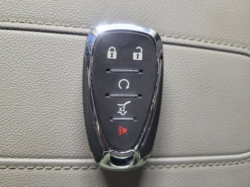 Used 2021 Chevrolet Traverse LT w/ LT Premium Package image 32