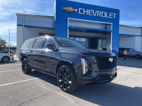 Used 2025 Cadillac Escalade ESV Sport Platinum image 1